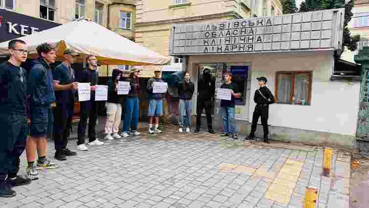 У Львові пікетували обласну лікарню з вимогою звільнити лікаря через зневагу до ветерана