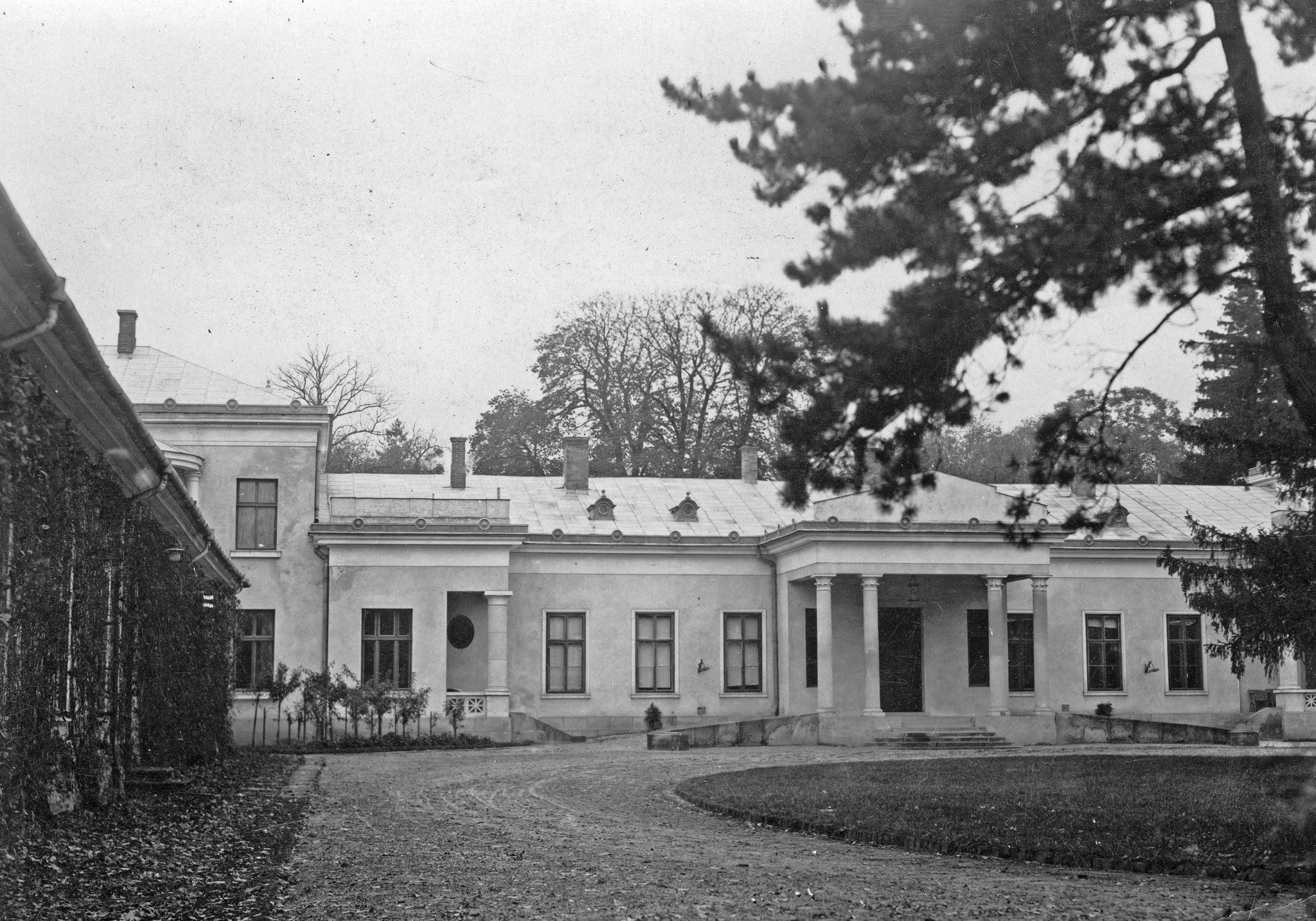 Палац Радехова в Першу світову (фото з Мандрівки старим кордоном)