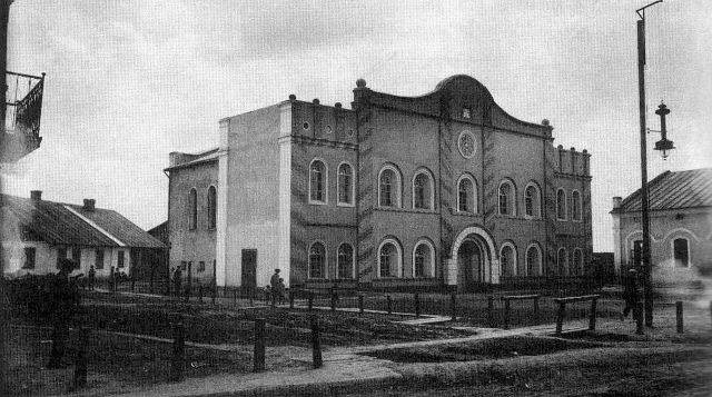 Архівне фото радехівської синагоги