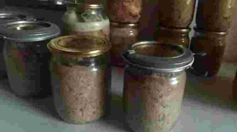 Жителька Львівщини потрапила в реанімацію з ботулізмом після вживання консерви