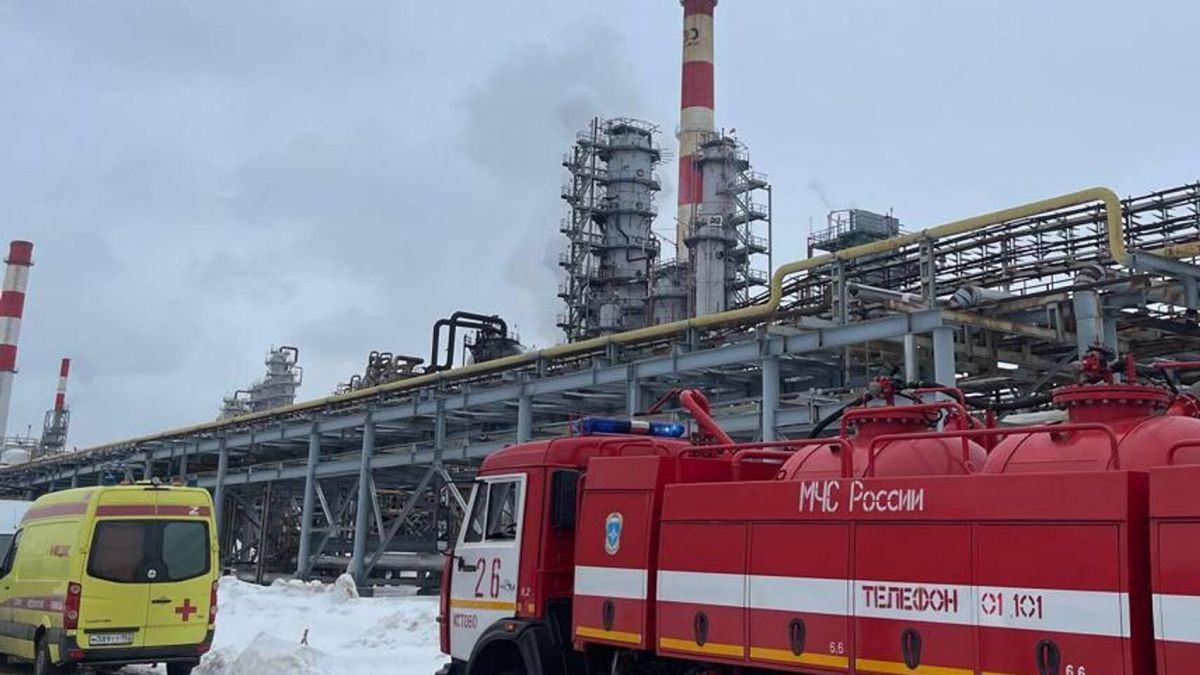 Рязанський НПЗ вдвічі скоротив потужності після дронової атаки, – Reuters 
