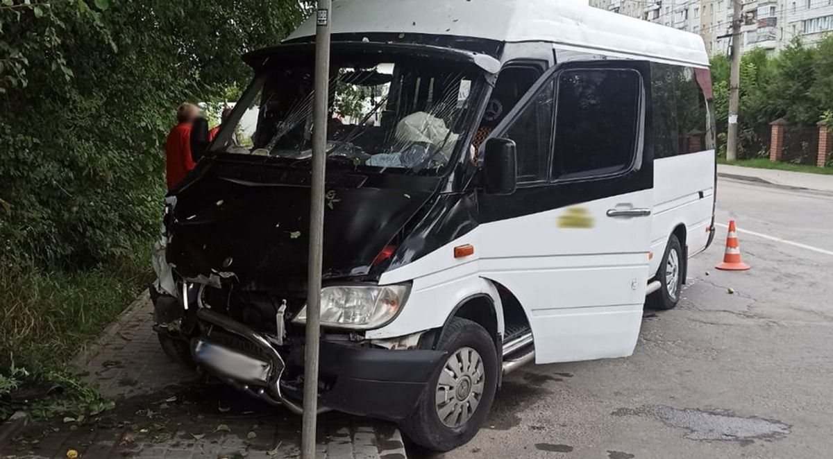 У Дрогобичі через ДТП загинув водій мікроавтобуса