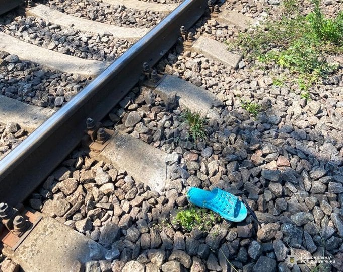 Поїзд сполученням «Краматорськ – Івано-Франківськ» збив на смерть пенсіонерку (фото поліції)