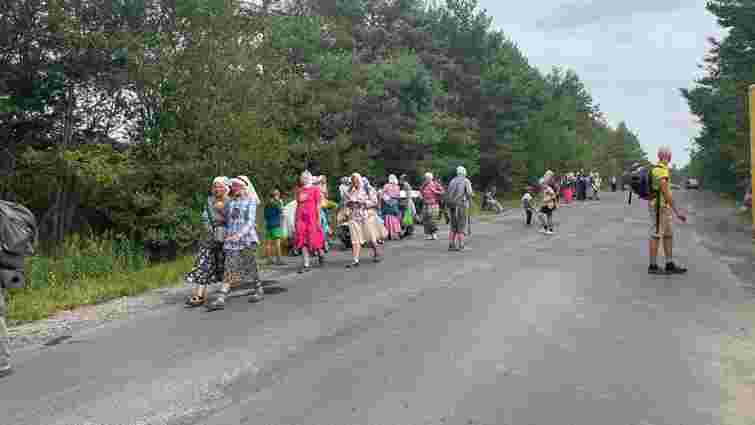 Прихильники УПЦ МП попри заборону організували пішу ходу до Почаївської лаври