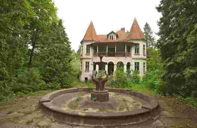 Суд арештував у Брюховичах 35 ділянок через приватизацію земель санаторію