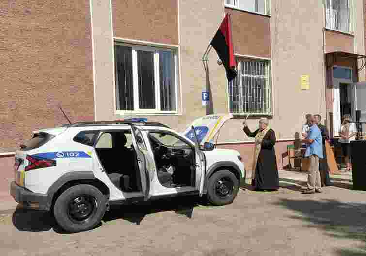 Сільрада на Прикарпатті купила кросовер для ще не призначеного поліцейського