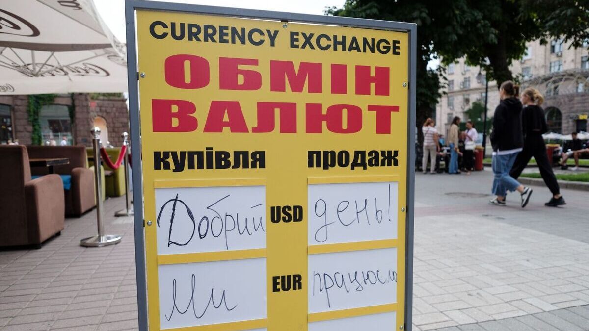 Євро стрімко впав: у чому причина та чи очікувати подальшого зниження курсу