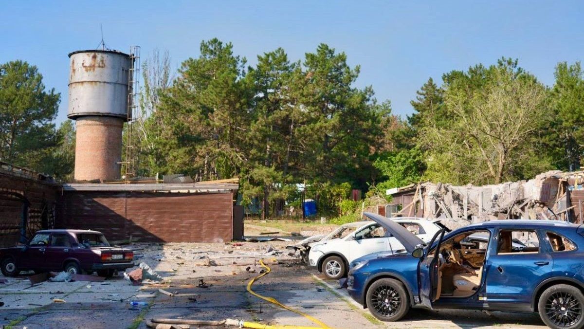 Росіяни завдали авіаудару по Запорізькому району, двоє загиблих