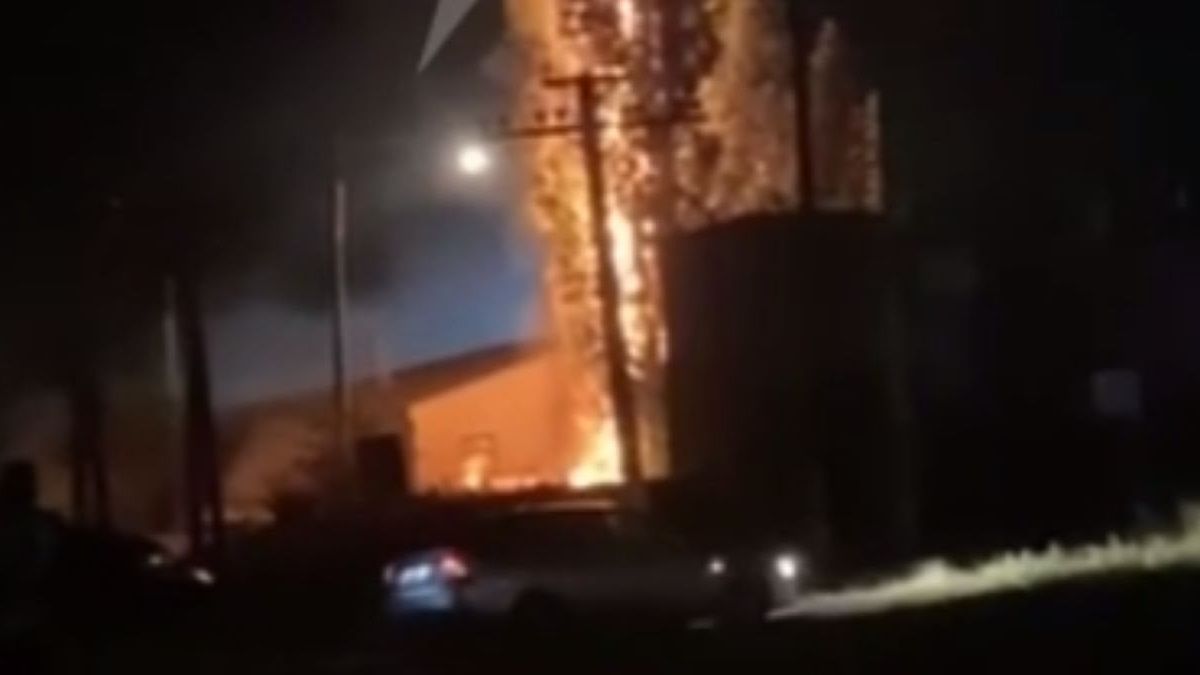 Внаслідок атаки БпЛА у Росії спалахнули пожежі на території залізниці та нафтобази