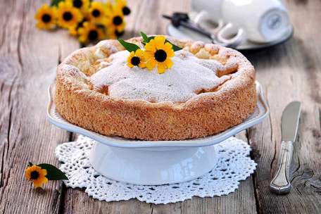 Літня шарлотка з динею. Рецепт дня