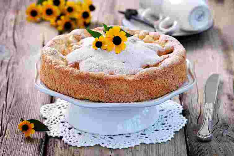 Літня шарлотка з динею. Рецепт дня