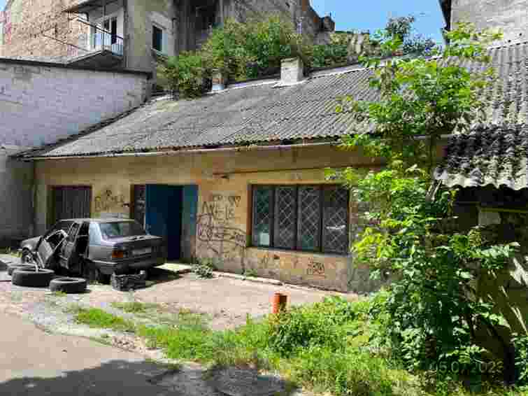 Фірма батьків заступника голови ЛОР Юрія Холода купила у Львові закинуте приміщення