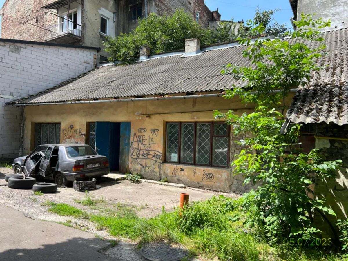 Фірма батьків заступника голови ЛОР Юрія Холода купила у Львові закинуте приміщення