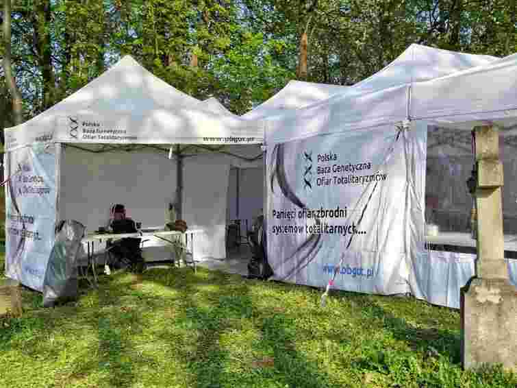 Ексгумовані в Пужниках останки поляків перепоховають у тому ж селі