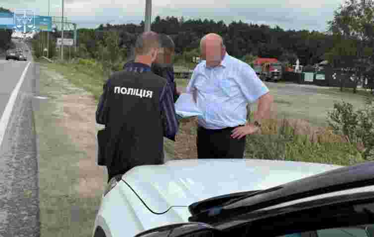 Голову та депутата селищної ради на Прикарпатті затримали за земельну махінацію