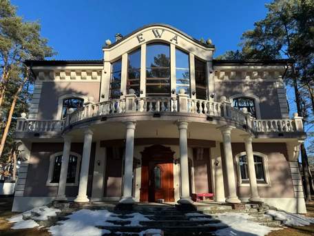 Тернопільському пастору подарували будинок у Брюховичах вартістю 1,1 млн доларів