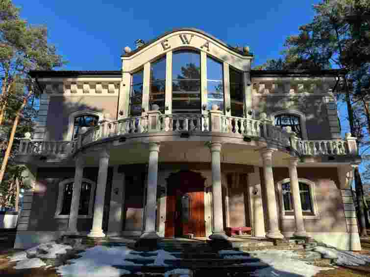 Тернопільському пастору подарували будинок у Брюховичах вартістю 1,1 млн доларів