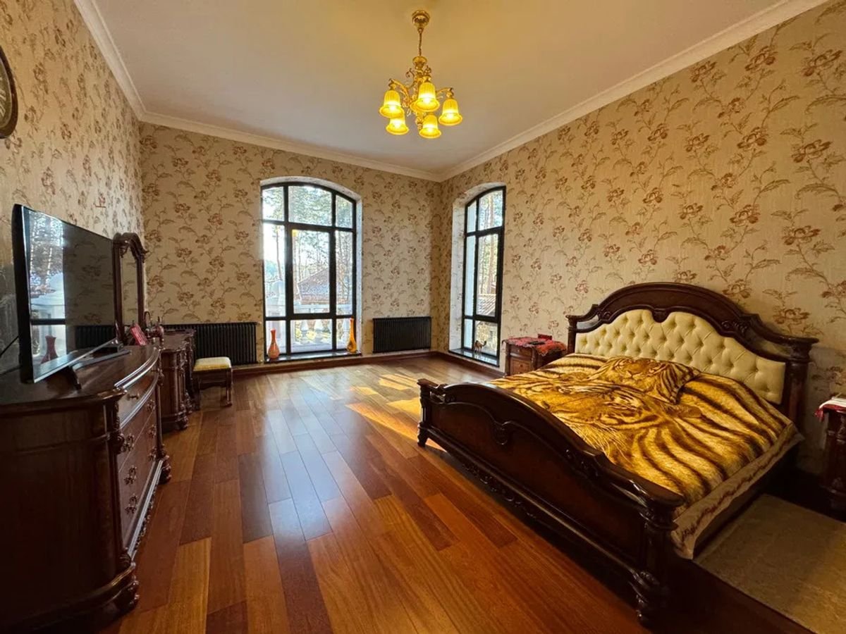 Інтер’єр будинку, власником якого став Іван Пендлишак (фото з оголошень про продаж)