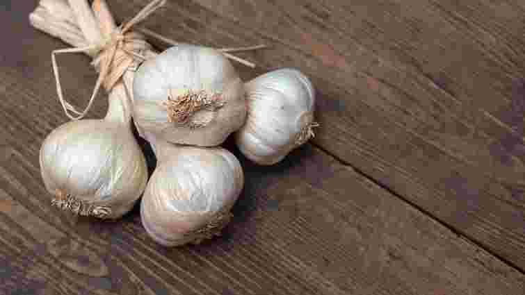 Викопати не досить: що треба зробити з часником, щоб він довго зберігався