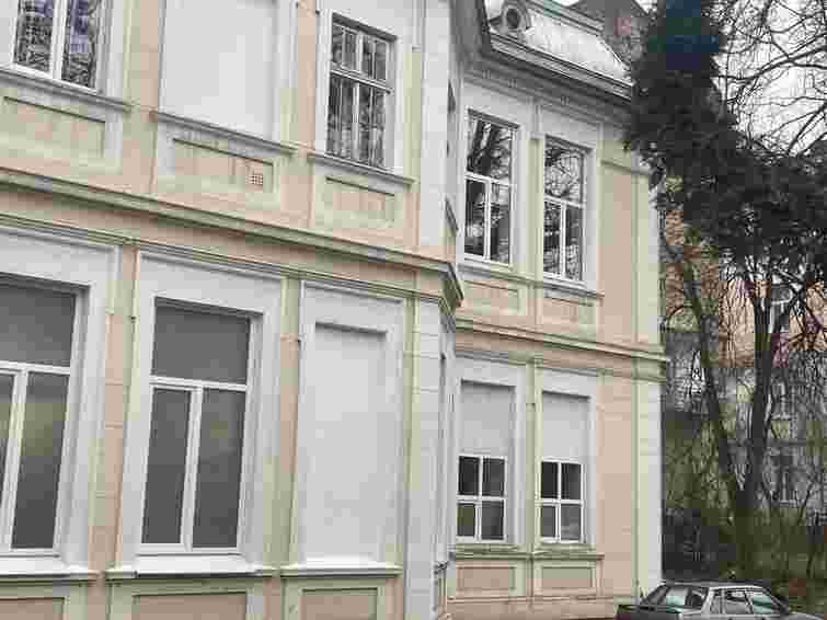 Міська рада стягнула з Львівської обласної лікарні 170 тис. грн за незаконну заміну вікон