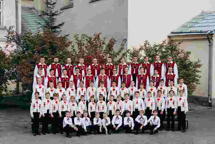 Непереможні: капела «Дударик» відкриває концертний сезон святом української пісні
