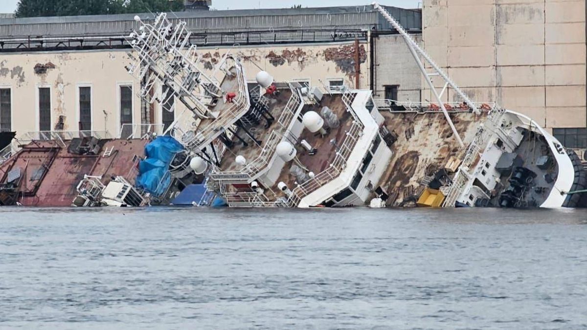 У російському Санкт-Петербурзі затонув новітній буксир «Капітан Ушаков»