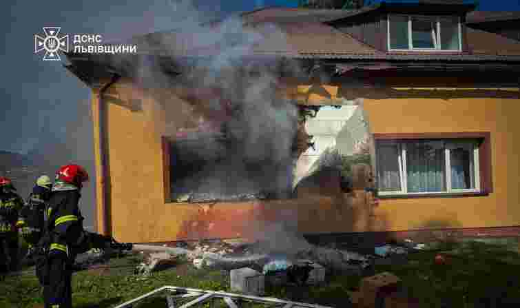 Біля Львова спалахнула пожежа в приватному пансіонаті для літніх людей