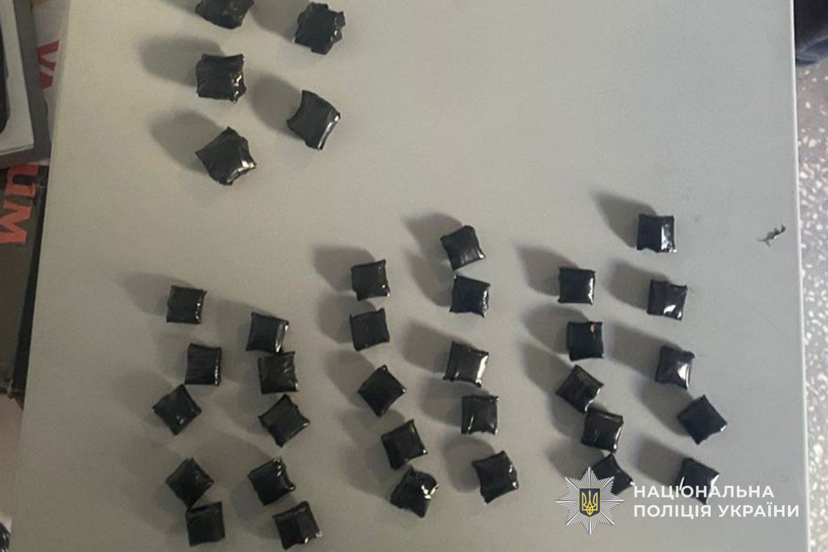 У Тернополі двох підлітків затримали із 55 закладками різних наркотиків
