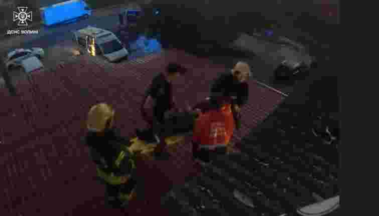 У Луцьку 55-річна жінка вижила після падіння з девʼятого поверху