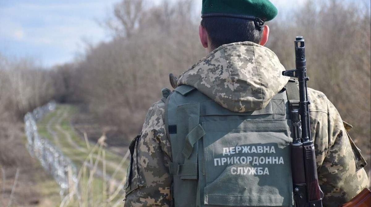 Прикордонник уник покарання за переправлення ухилянтів в Румунію через Карпати