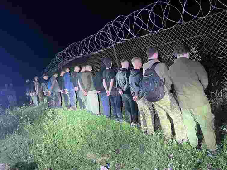На Закарпатті затримали 19 чоловіків, які намагалися потрапити до Словаччини