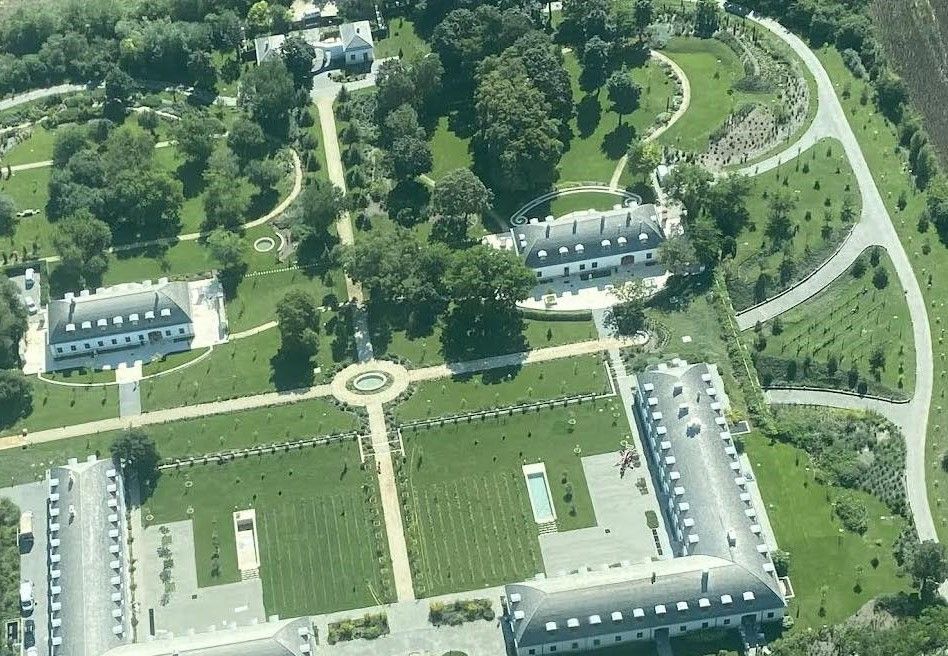 Маєток сім'ї Віктора Орбана, фото Акоша Хадхазі
