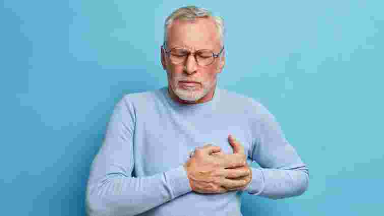 Чому не можна казати «болить в області серця» і як замінити цю фразу