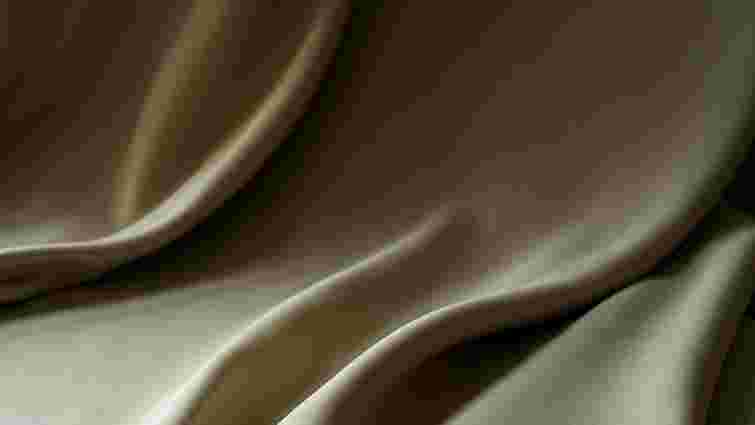 Зіпсуєте безповоротно: що ніколи не можна робити з шовковими речами 
