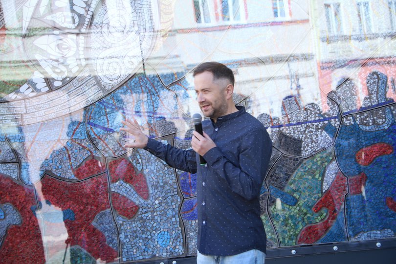 Василь Сивак, який консультував художників. Фото ZAXID.NET