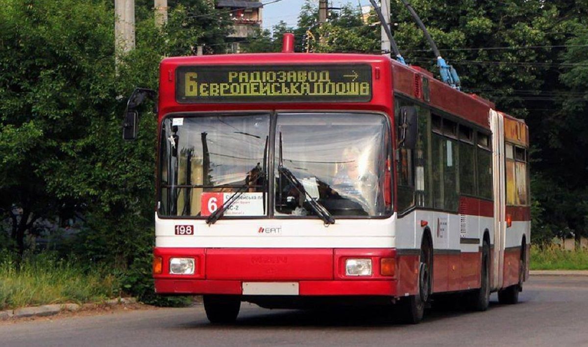 У Франківську винесли вирок пасажиру за погрозу убити водія тролейбуса