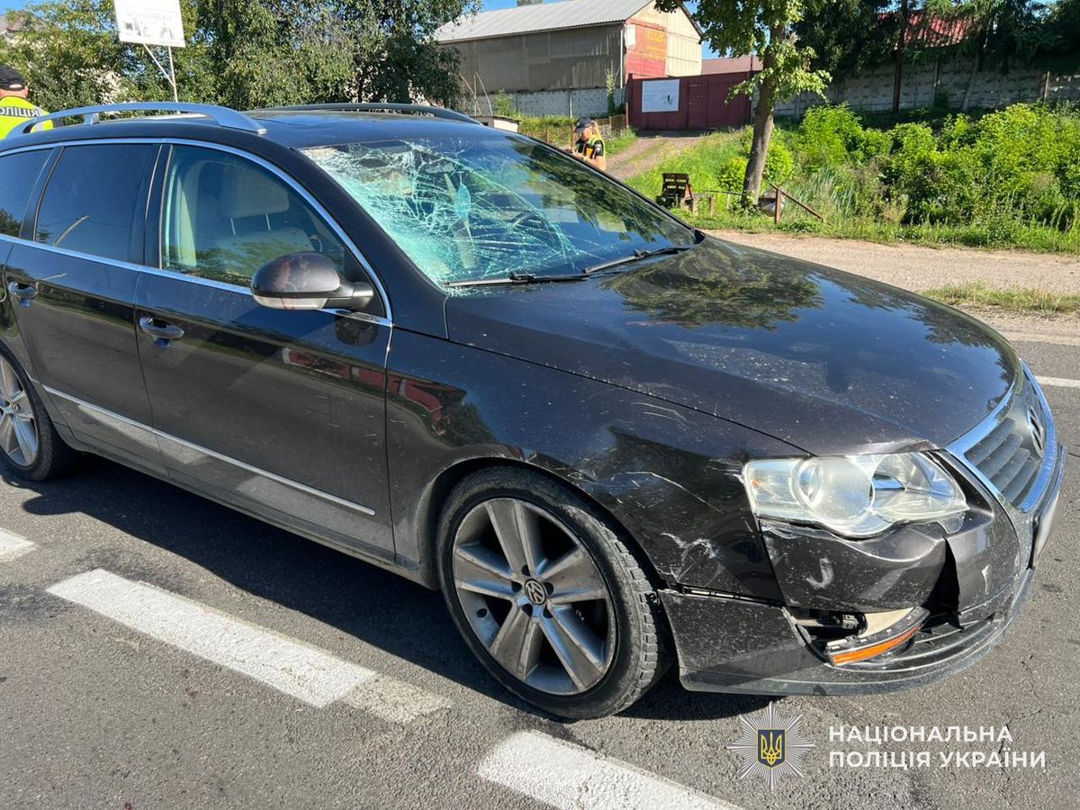 У Судовій Вишні велосипедист на зустрічній смузі зіткнувся з Volkswagen і загинув