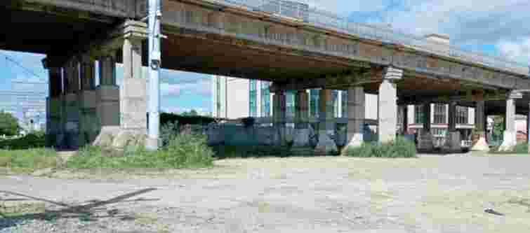 Під мостом у центрі Рівного з’явиться платний паркувальний майданчик