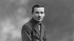 Один з двох найвідоміших драматургів СРСР, страчений у 44 роки