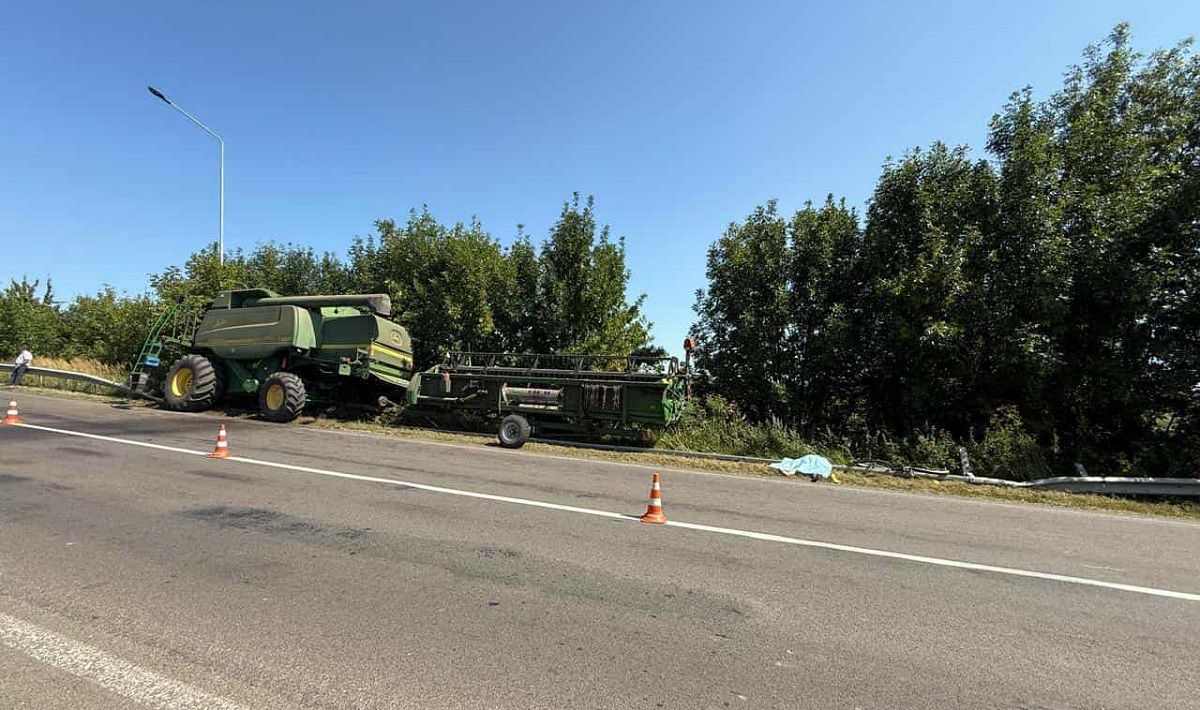 На трасі Львів – Луцьк комбайн на смерть збив велосипедистку