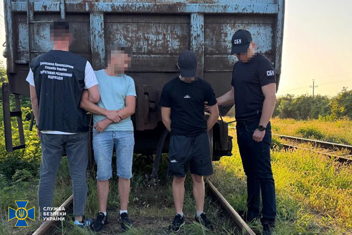 На Закарпатті помічник машиніста перевозив ухилянтів у локомотивах «Укрзалізниці»