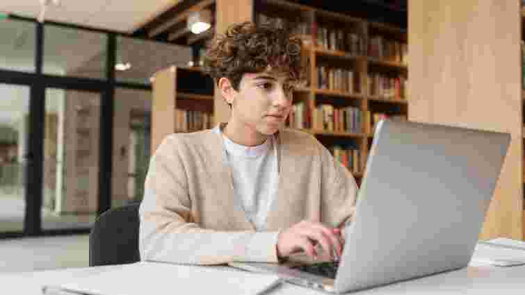 Майже три тисячі вступників відмовились від бюджетного місця в університетах