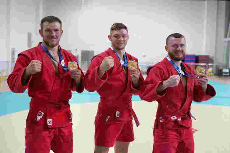 Троє українських самбістів побили росіян і вибороли золото на Всесвітніх іграх