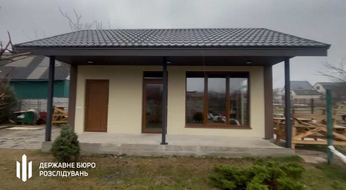 На Чернігівщині військові замість служби будували будинок та робили ремонт командиру частини