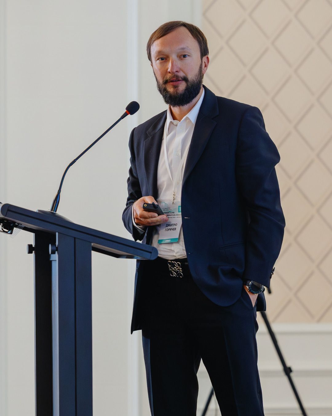 Дмитро Горячев на конференції / Фото Офтальмологічного центру Дмитра Горячева