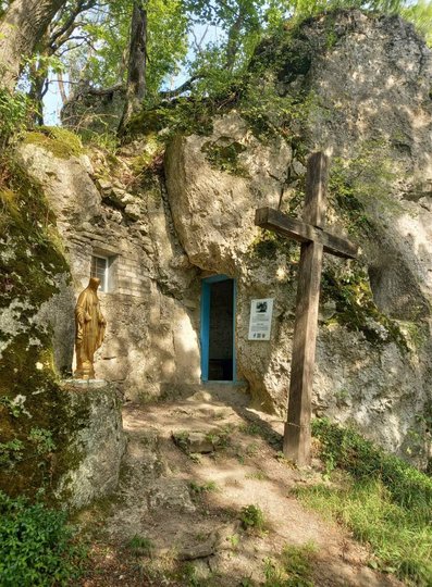 Зараз Печеру використовують як капличку (фото «України Інкогніти»)