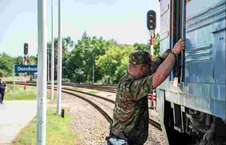 У Дорогуську викрили пʼяними машиніста вантажного поїзда з України та його помічника