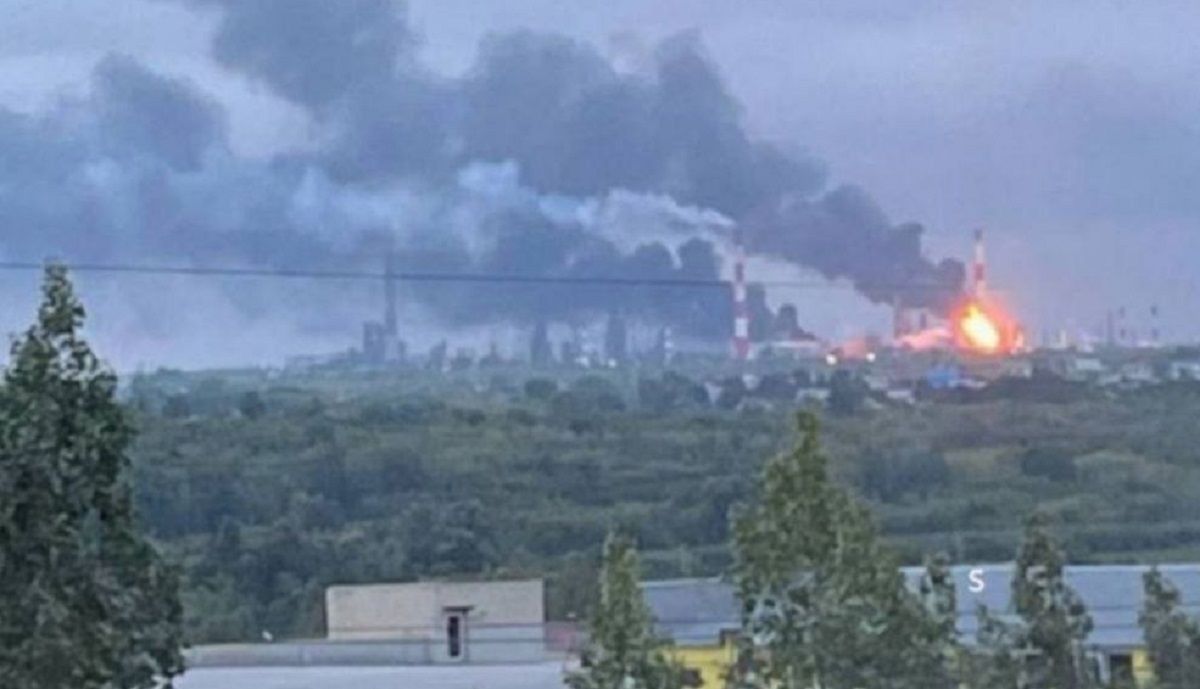 Внаслідок атаки безпілотників на російському НПЗ в Самарській області виникла пожежа