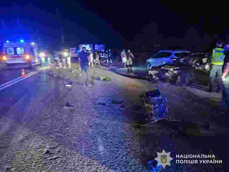 У нічній потрійній ДТП в Лисиничах травмувались пʼятеро людей