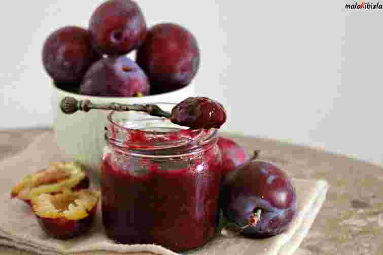 Мариновані сливи до м'яса. Рецепт дня